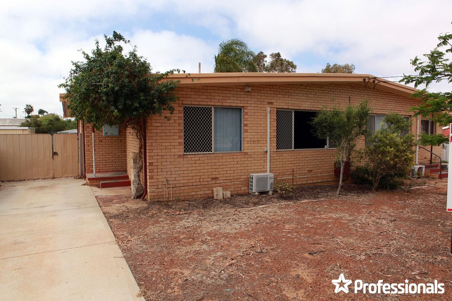 3 bedrooms Duplex in 98A Kenny Crescent RANGEWAY WA, 6530