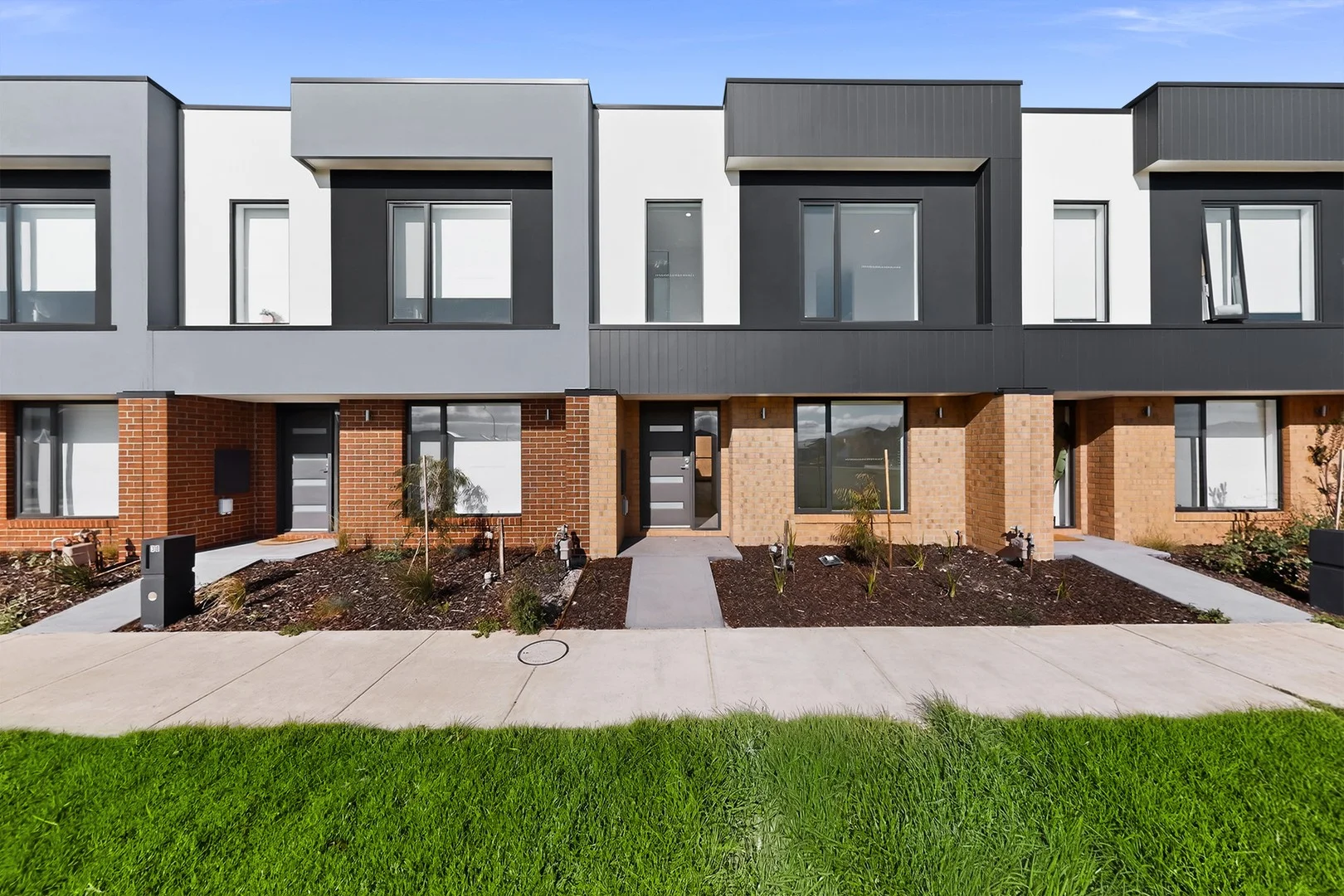 28 Jandakot Walk, Point Cook VIC 3030