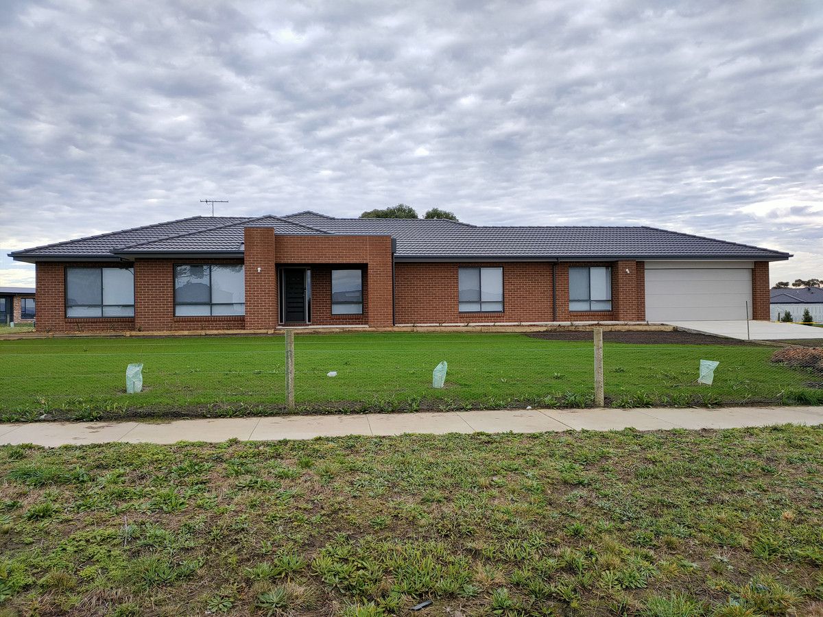 4 bedrooms House in 139 Garonne Drive BANNOCKBURN VIC, 3331
