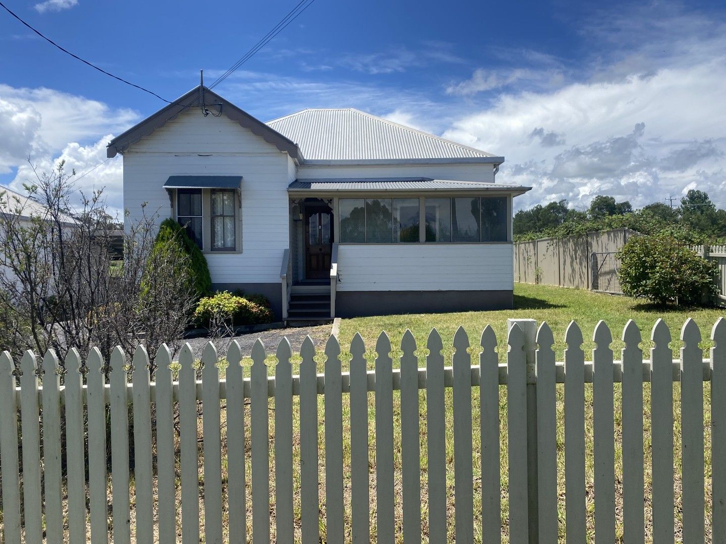 3 bedrooms House in 1/9 Madgwick Drive ARMIDALE NSW, 2350