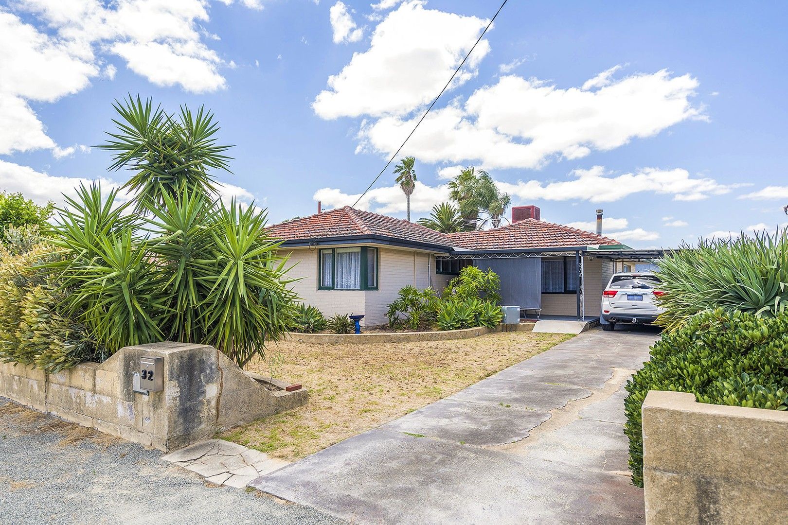 4 bedrooms House in 32 Farmer Way PARMELIA WA, 6167