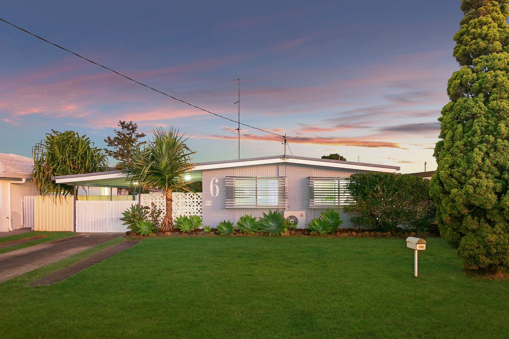 3 bedrooms House in 6 Bahloo Avenue PALM BEACH QLD, 4221