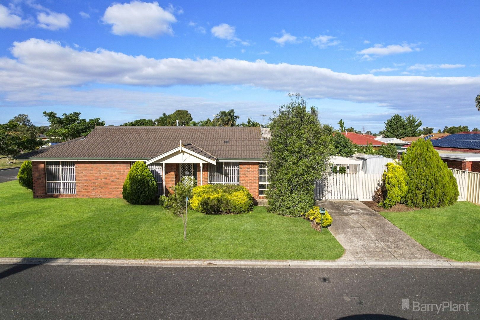 3 bedrooms House in 2 Whitsunday Drive HOPPERS CROSSING VIC, 3029