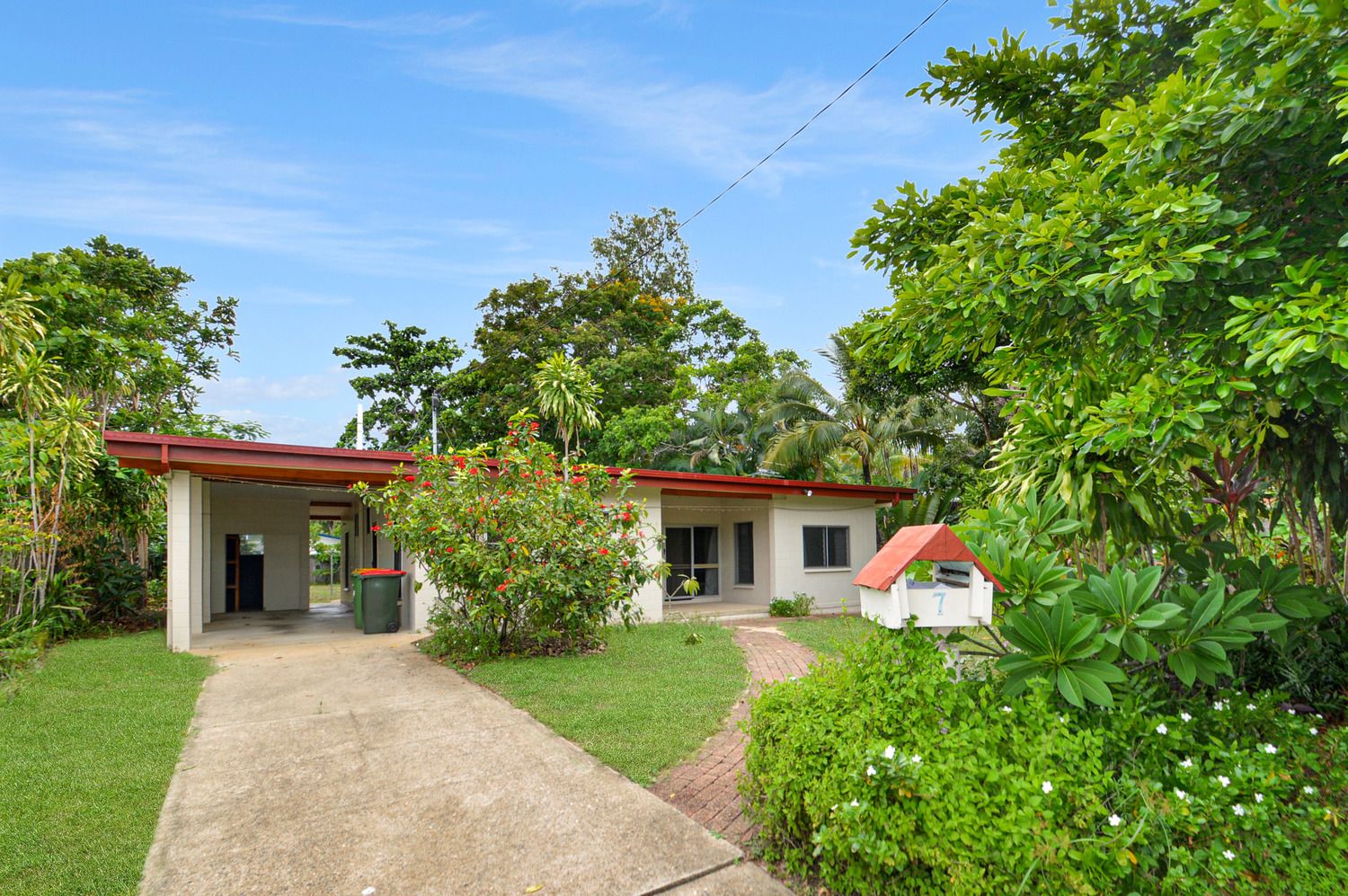 3 bedrooms House in  CLIFTON BEACH QLD, 4879