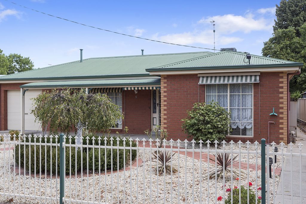 3 bedrooms House in 5 Honeysuckle Street BENDIGO VIC, 3550