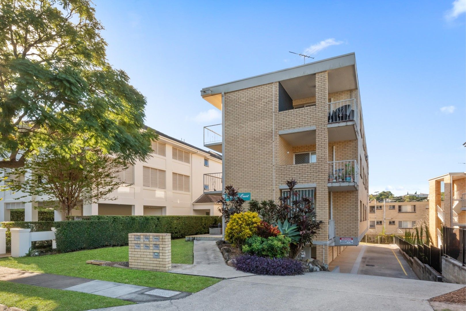 2 bedrooms Apartment / Unit / Flat in 4/28 Barlow Street CLAYFIELD QLD, 4011