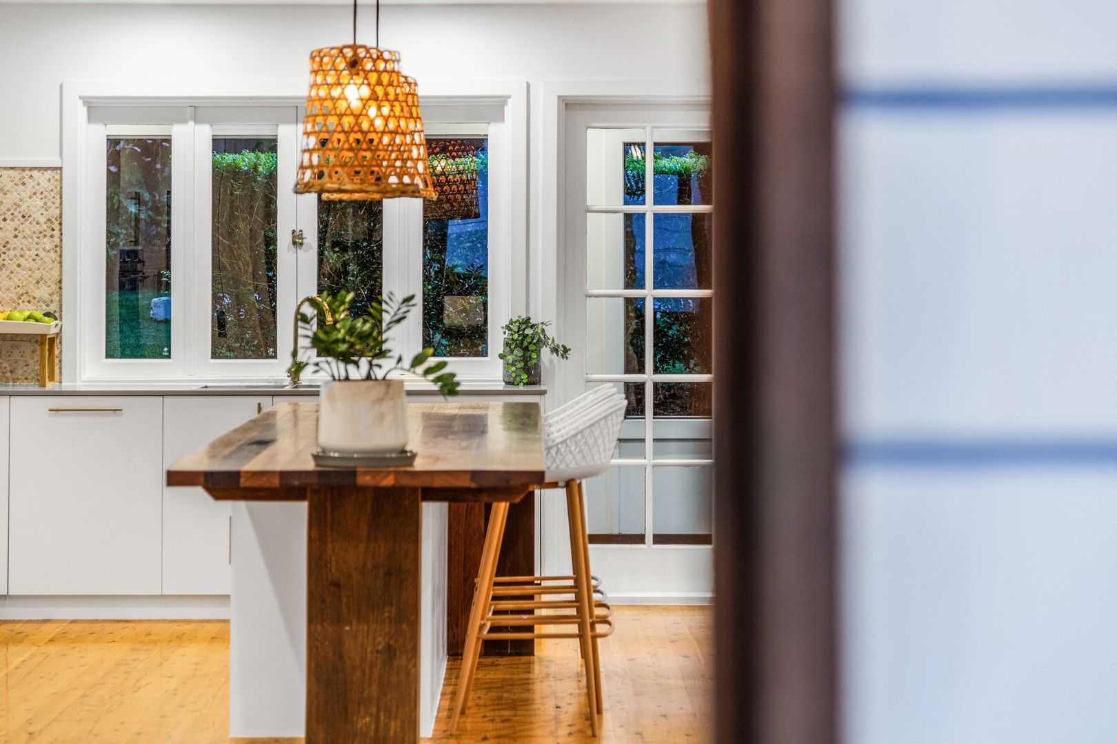 5 bedrooms House in 15 Sexton Hill Drive BANORA POINT NSW, 2486