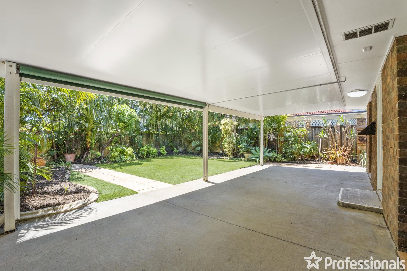 31 Cypress Drive, Broadbeach Waters QLD 4218, Image 2