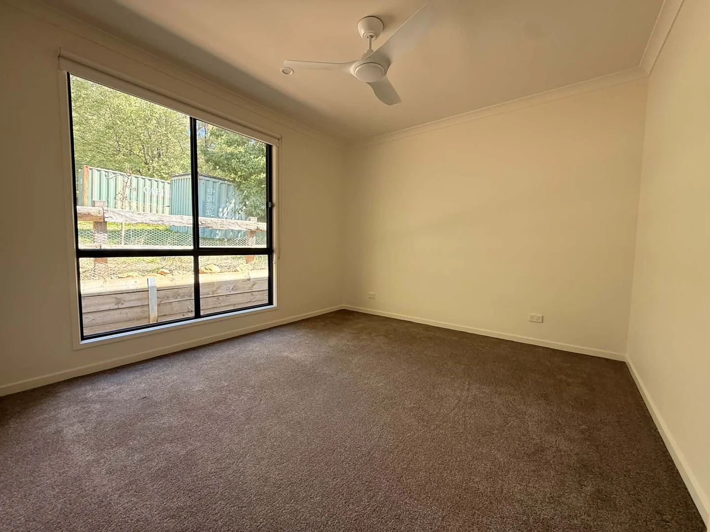 Additional image 11 of Bright VIC 3741