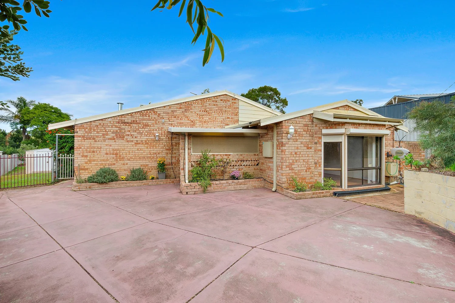 11 Moysey Court, Parmelia WA 6167