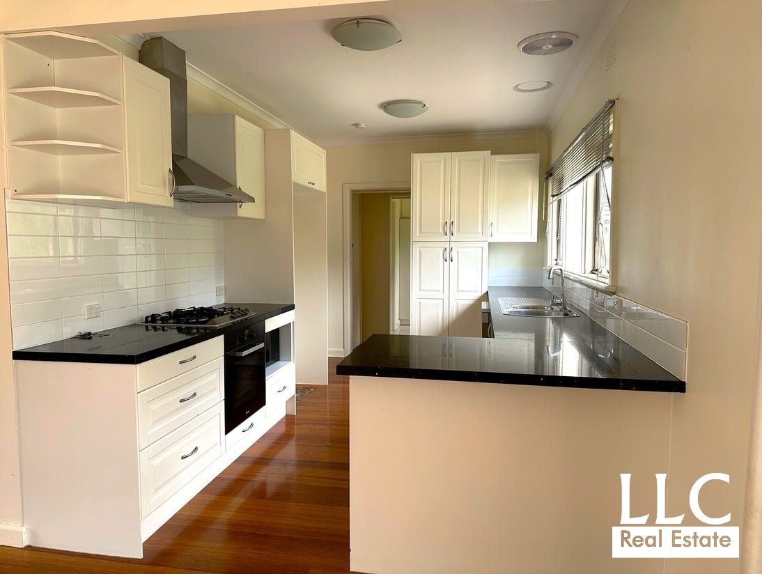 3 bedrooms House in 33 Caringal Avenue DONCASTER VIC, 3108