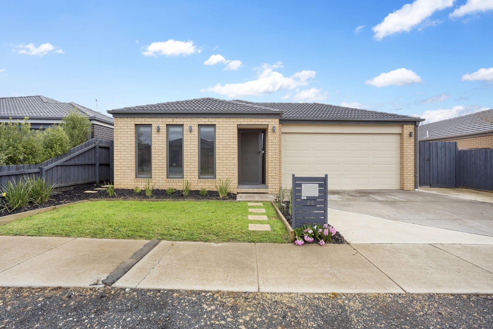 4 bedrooms House in 20 Lancelot Crescent LANCEFIELD VIC, 3435