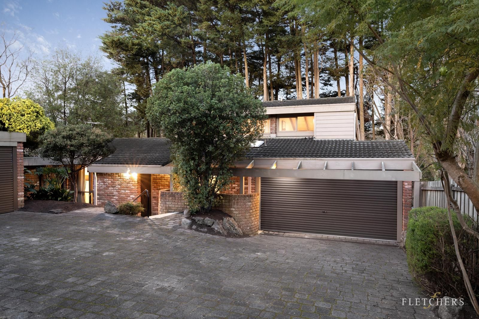 4 bedrooms House in 2/87 Essex Road SURREY HILLS VIC, 3127