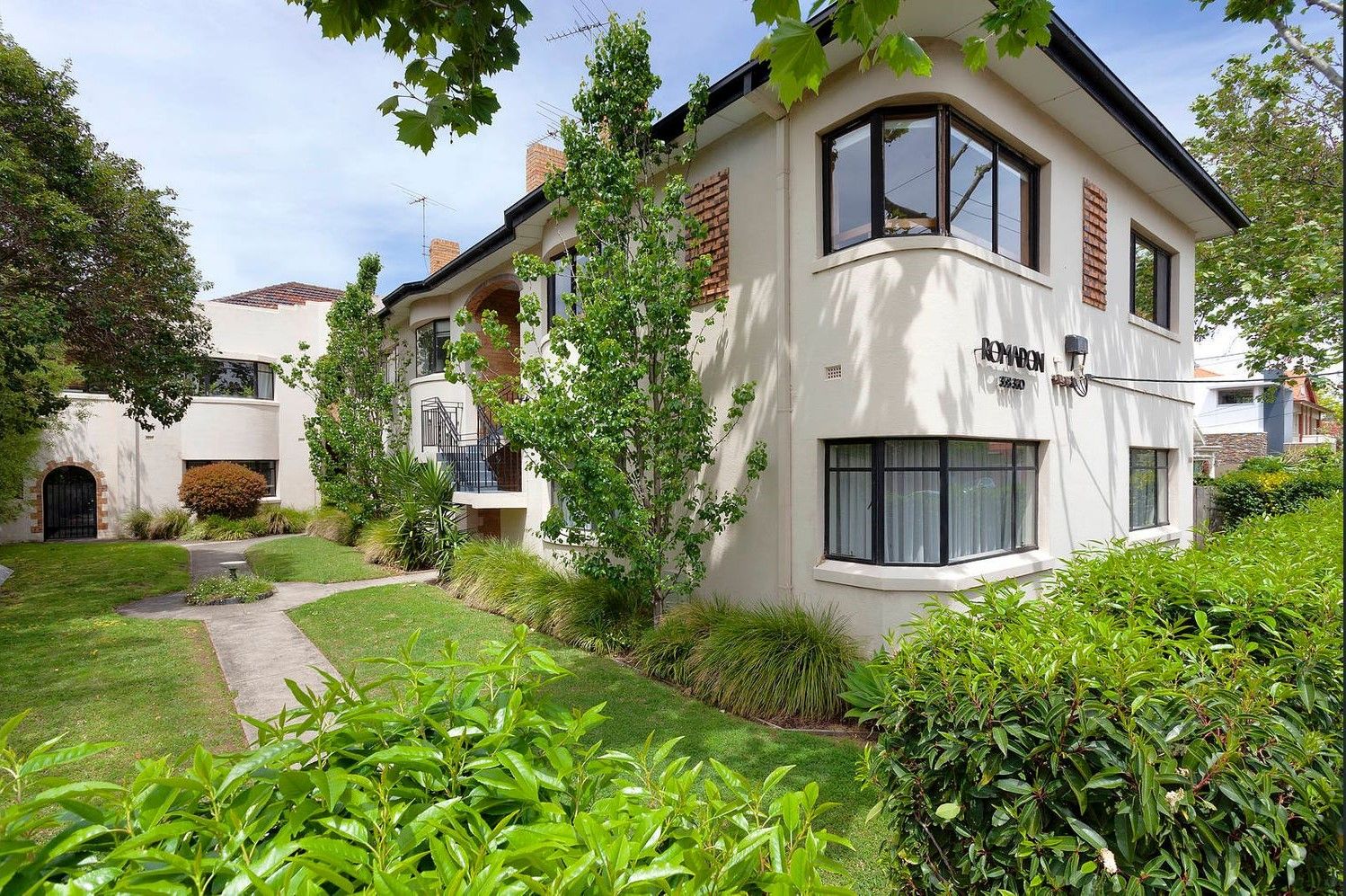 2 bedrooms Apartment / Unit / Flat in 2/360 Barkly Street ELWOOD VIC, 3184
