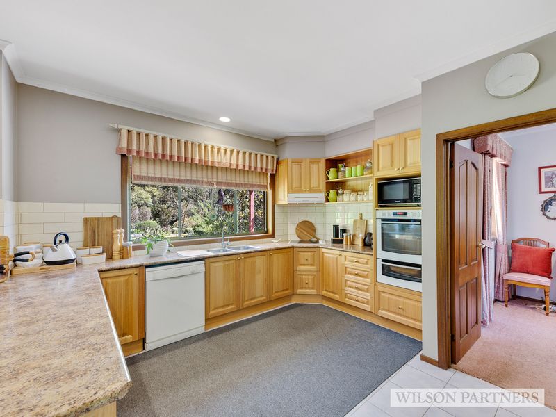 8 HANOVER COURT, Kilmore VIC 3764, Image 2