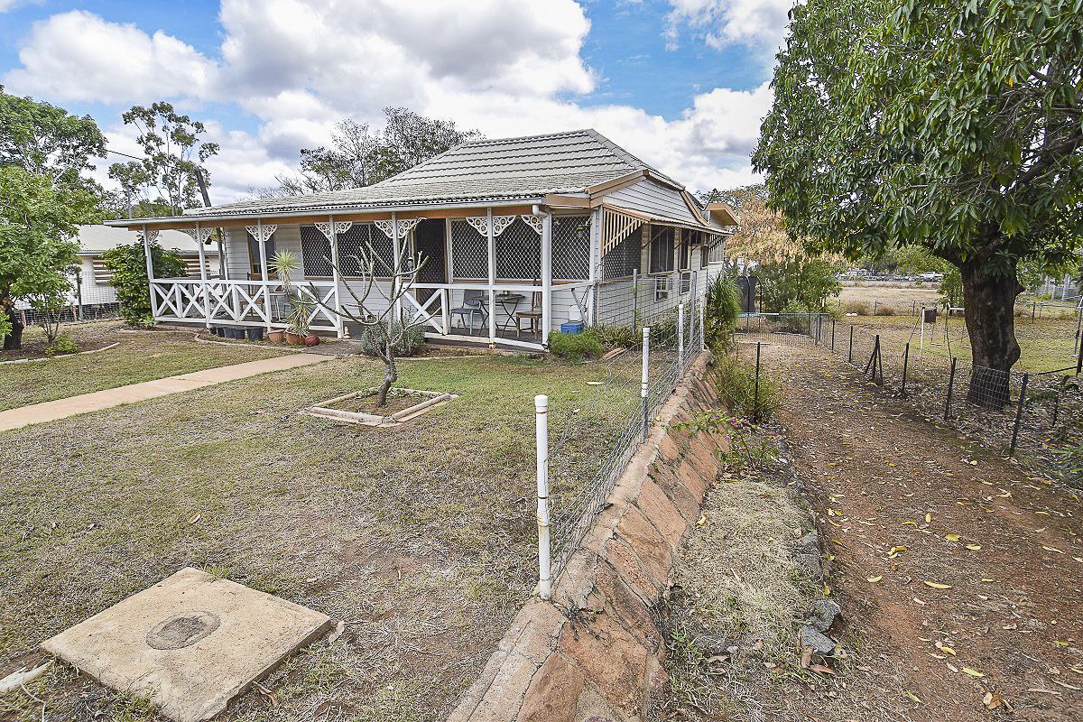 3 bedrooms House in 44 York Street QUEENTON QLD, 4820