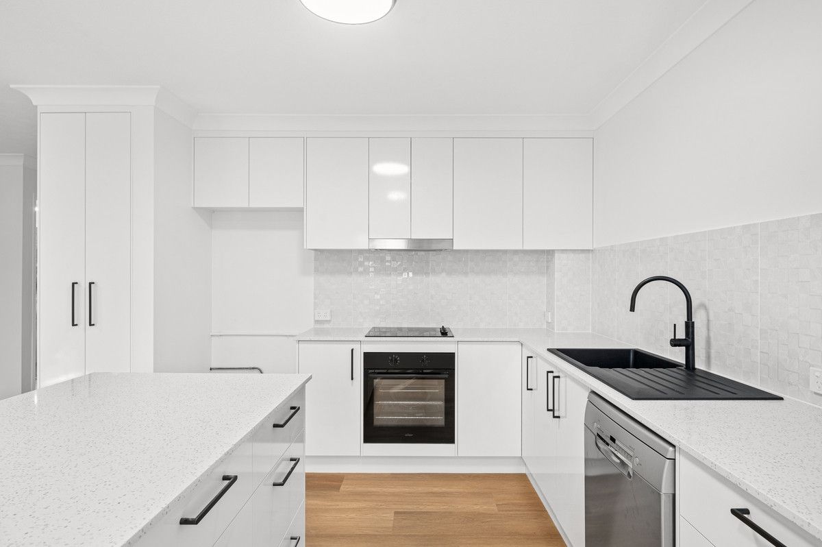 1 bedrooms Apartment / Unit / Flat in 4/102 Hornibrook Esplanade CLONTARF QLD, 4019