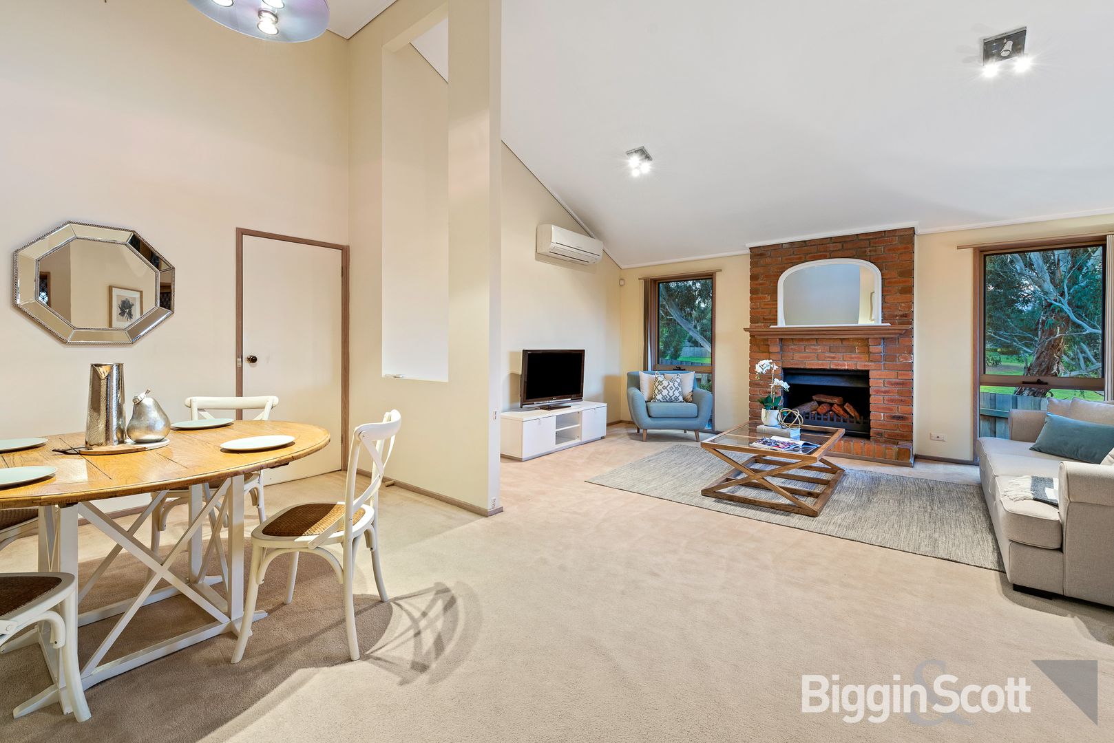 19 Tourmaline Crescent, Wheelers Hill VIC 3150, Image 2