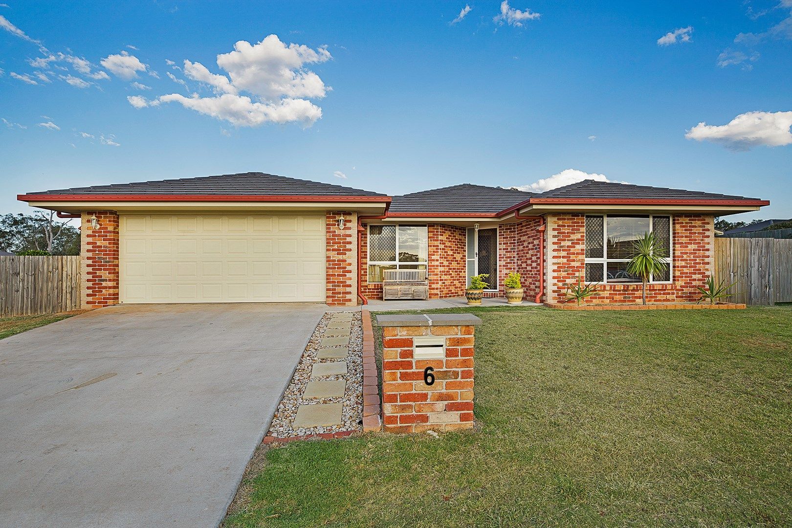 6 Rosella Gardens Drive, Meringandan West Property History & Address