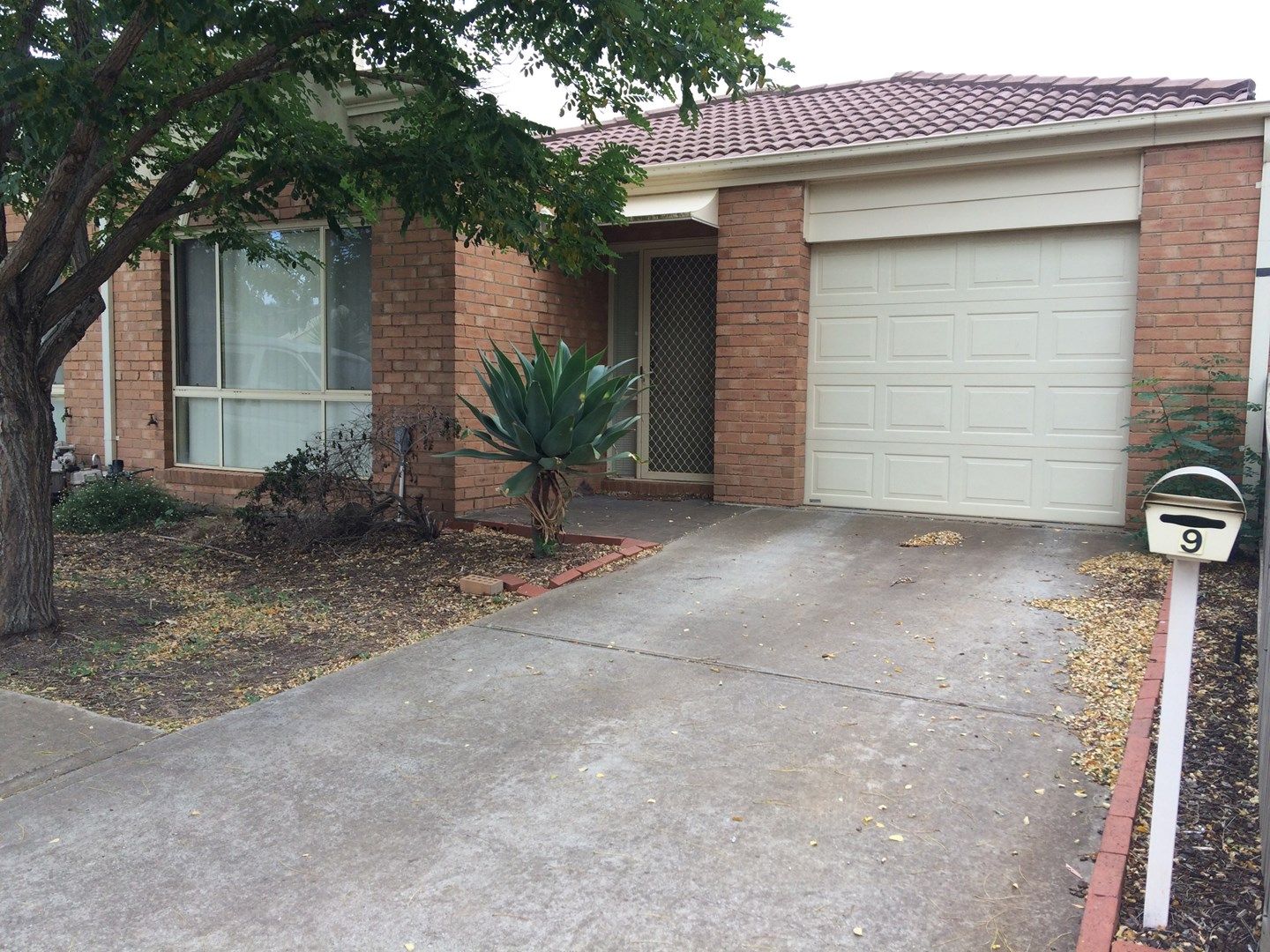 2 bedrooms House in 9 Tintern Loop HILLSIDE VIC, 3037