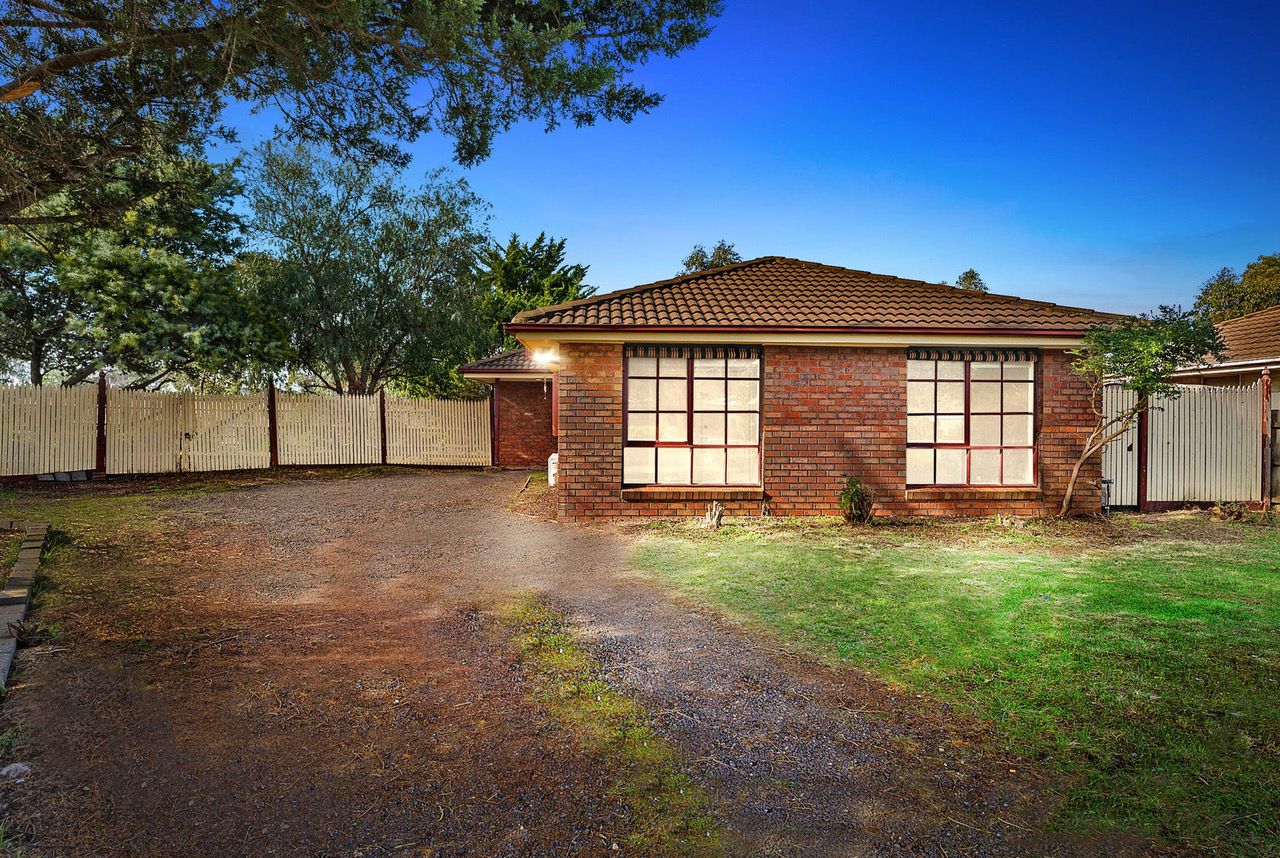 11 Nelson Court, Melton South VIC 3338 House For Rent 325 Domain