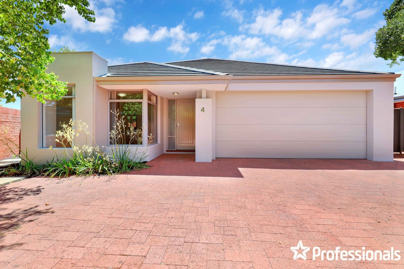 3 bedrooms House in 4/66 Northwood Loop THORNLIE WA, 6108