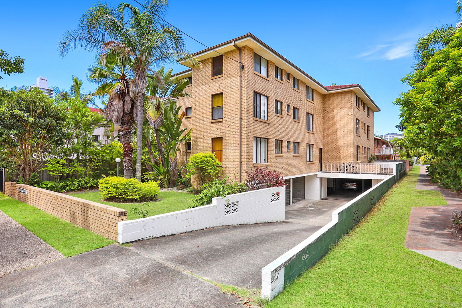 17 Federation Avenue, Broadbeach QLD 4218, Image 2