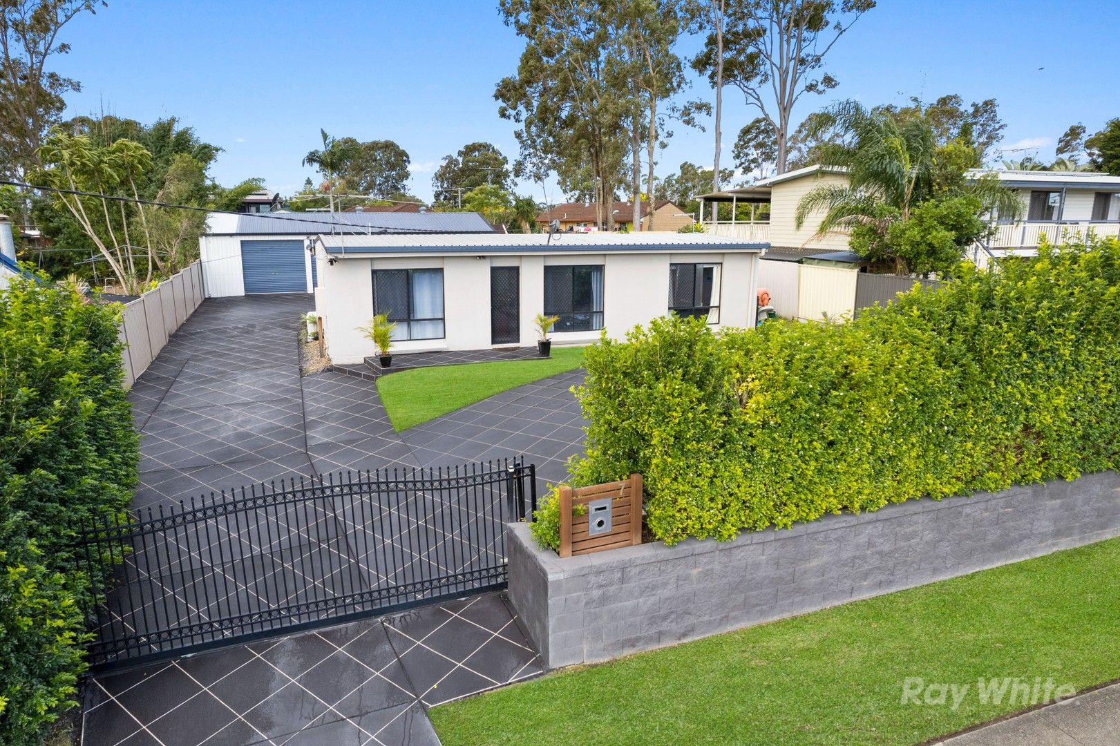 3 bedrooms House in 7 Hinchinbrook Avenue BETHANIA QLD, 4205