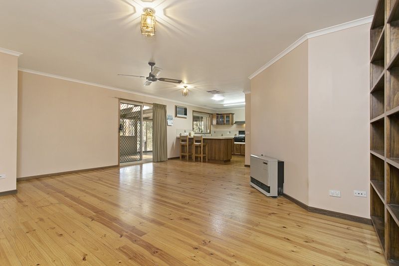 301 Somerset Park Road, Junortoun VIC 3551, Image 2