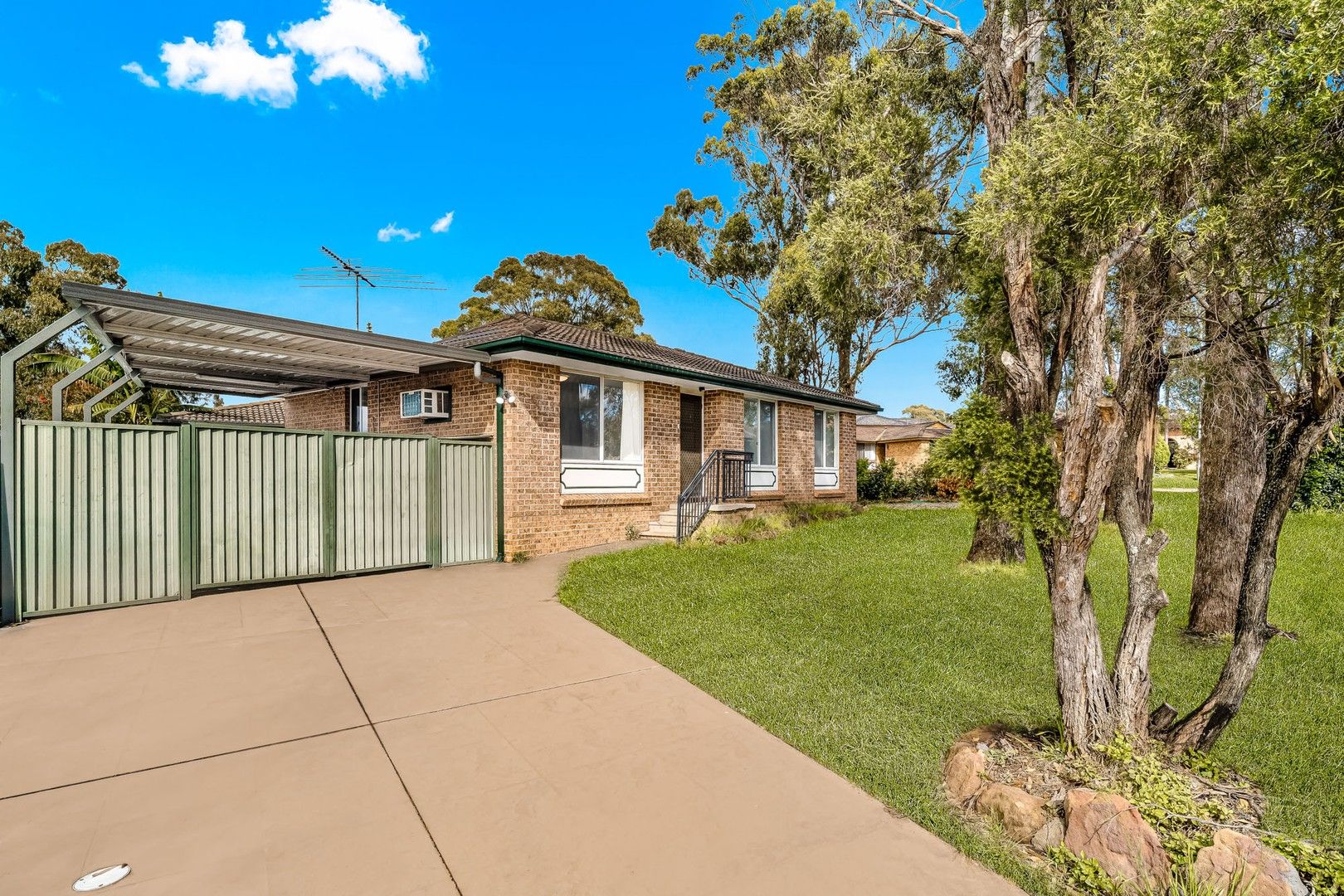 3 bedrooms House in 3 Moorina Close GREENFIELD PARK NSW, 2176