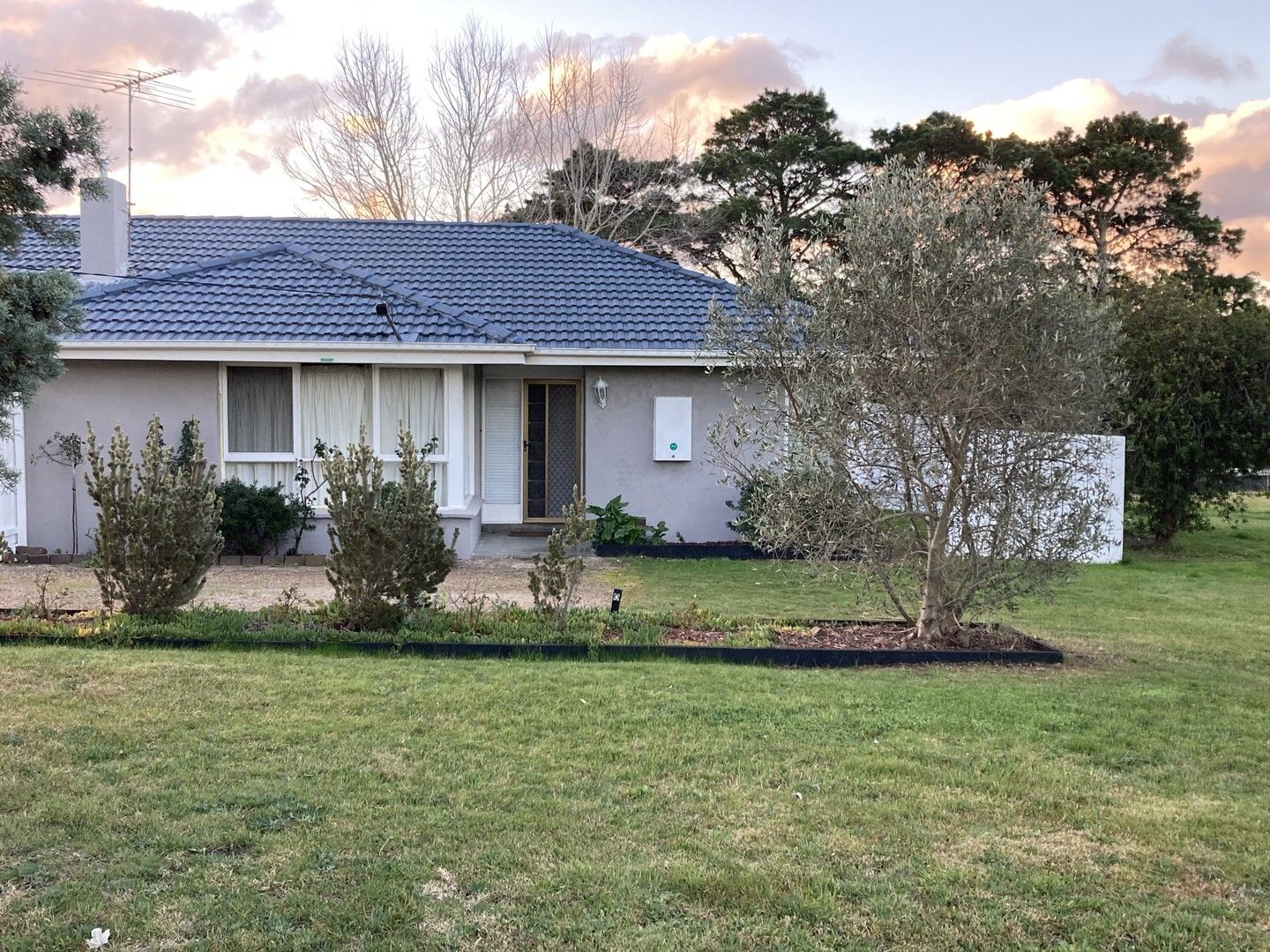 8 Rivergum Road, Riddells Creek VIC 3431 Apartment For Rent 350