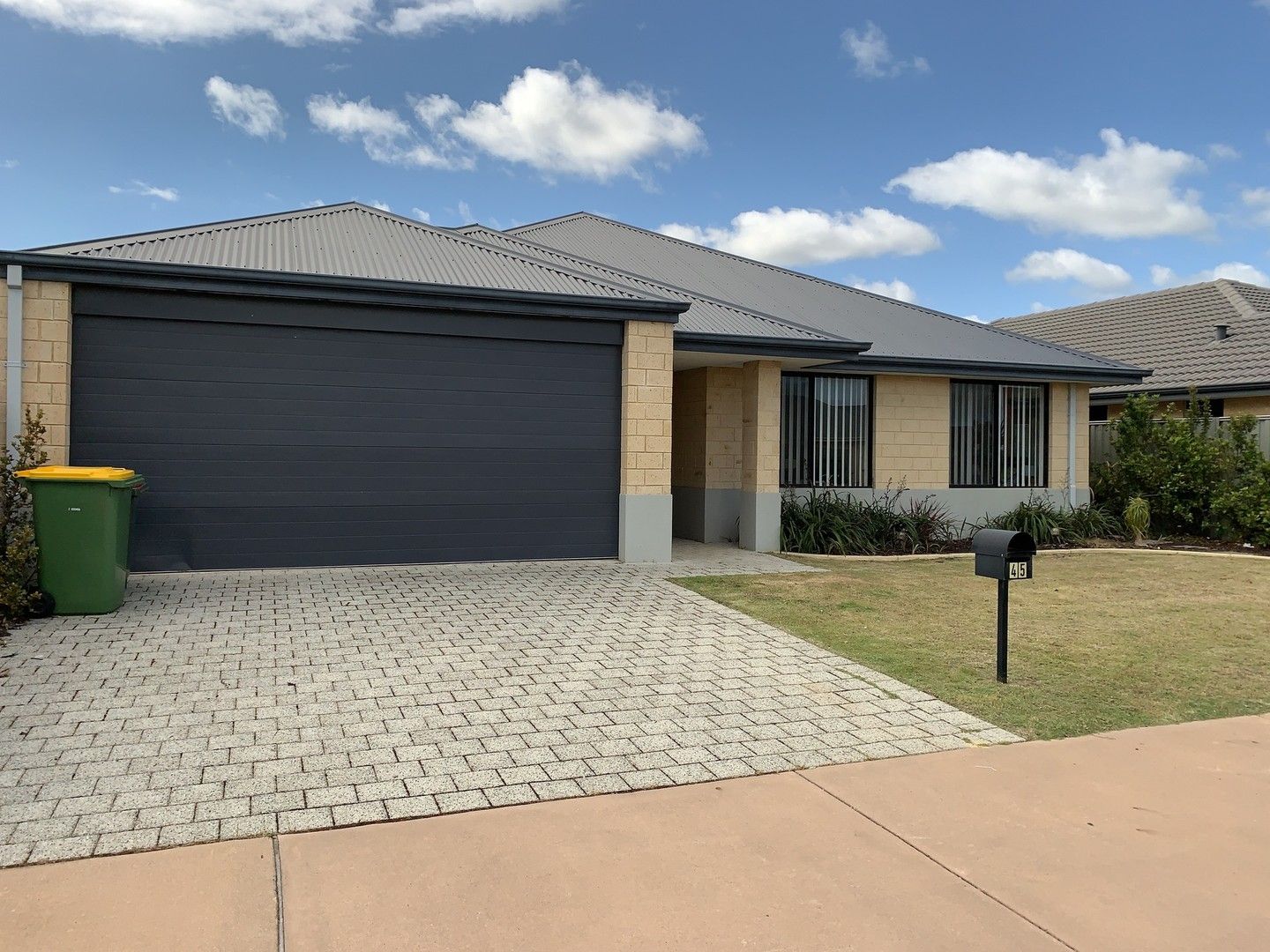 4 bedrooms House in 45 Weewar Circuit SOUTH YUNDERUP WA, 6208