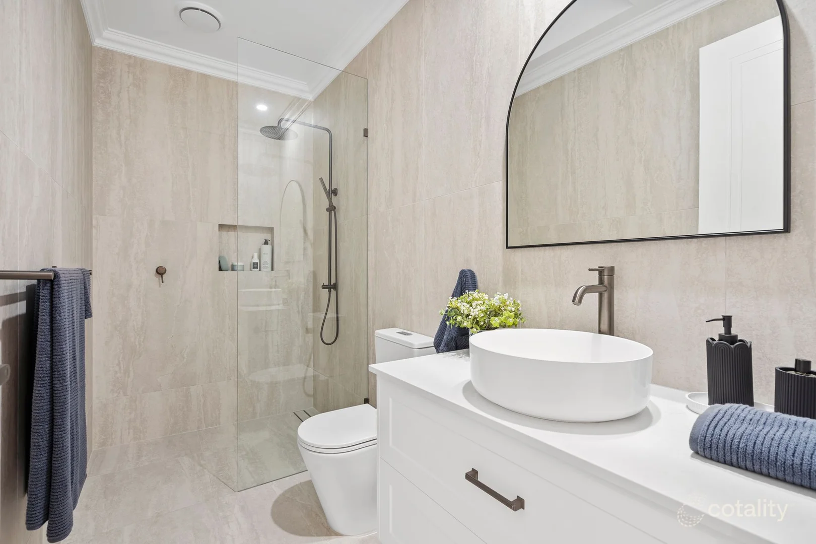 Additional image 11 of 4/14 Victor Avenue, Paradise Point QLD 4216