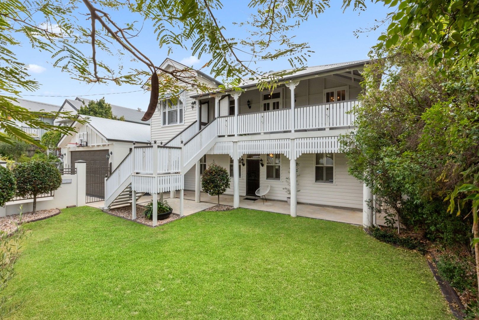 4 bedrooms House in 5 Leura Avenue HAWTHORNE QLD, 4171