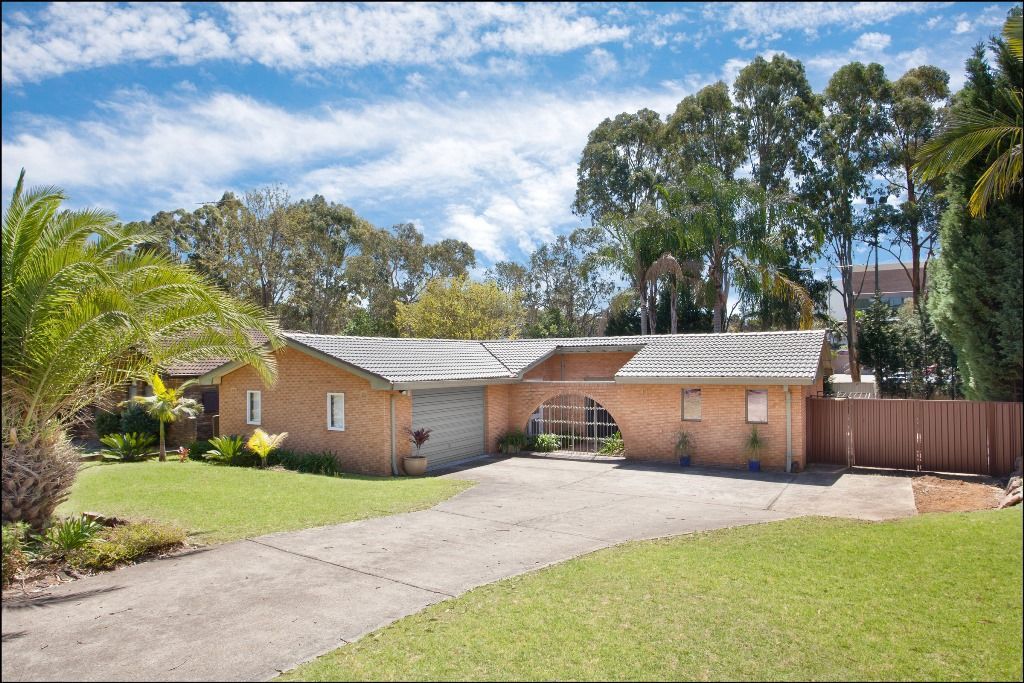 4 bedrooms House in 11 Patrick Avenue CASTLE HILL NSW, 2154