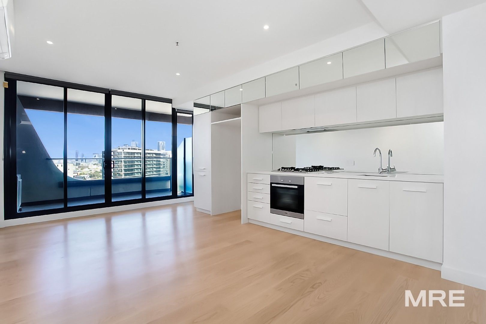 1 bedrooms Apartment / Unit / Flat in 1102/38 Albert Road SOUTH MELBOURNE VIC, 3205