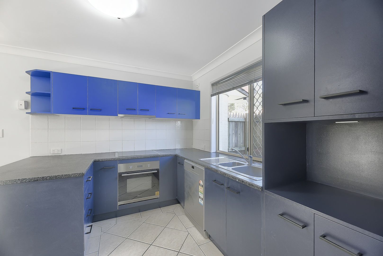 2/2 Russell Street, Everton Park QLD 4053, Image 2