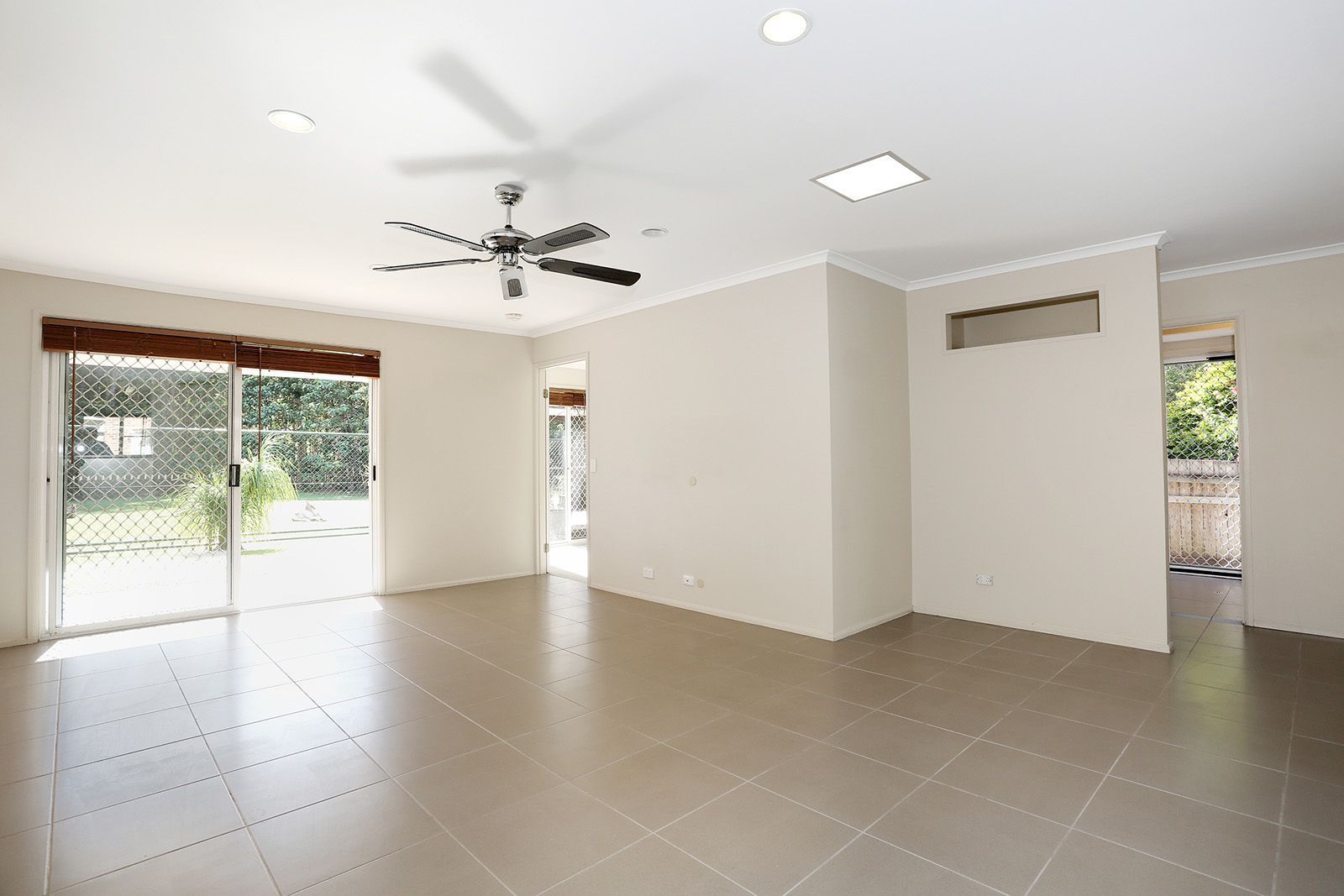 13/27 Rain Tree Glen, Coombabah QLD 4216, Image 2