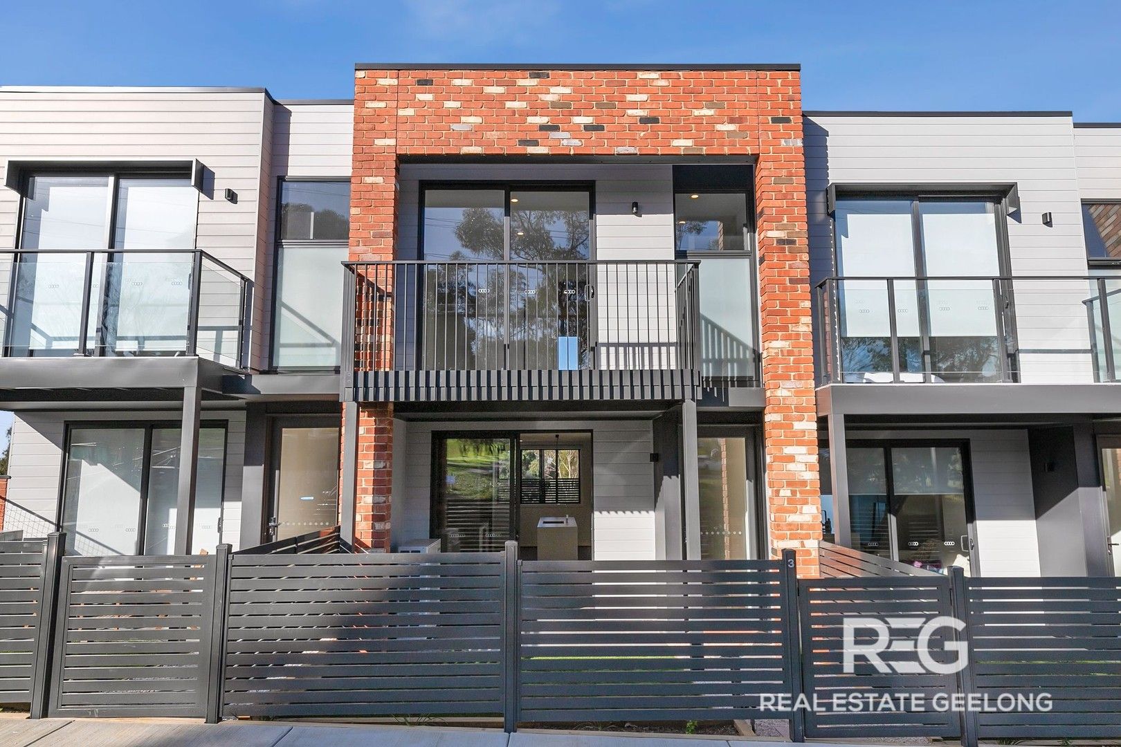 2 bedrooms Townhouse in 3/158 Pigdons Road HIGHTON VIC, 3216