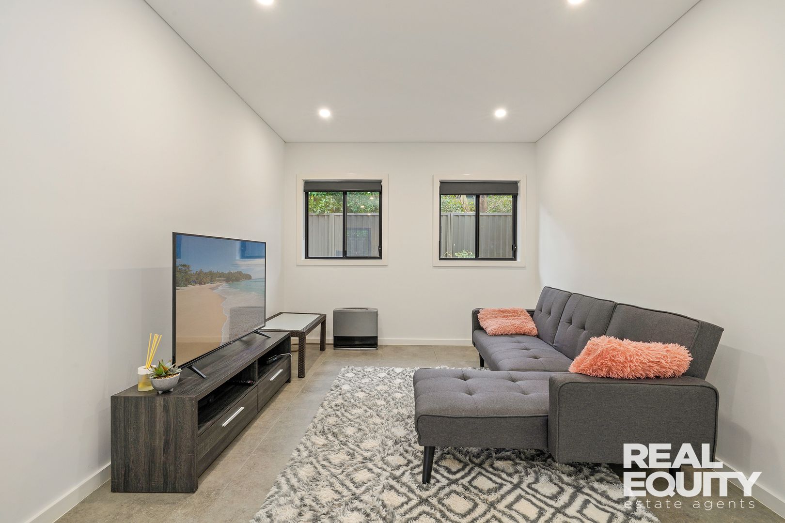 4/11 Sabre Crescent, Holsworthy NSW 2173, Image 1