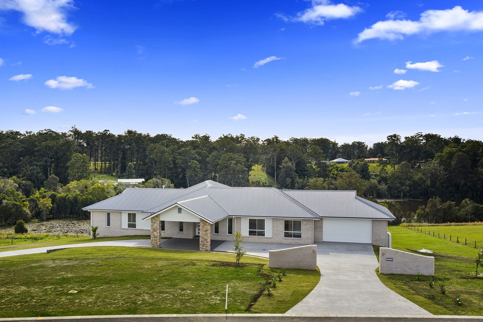 4 bedrooms House in 47 Lakeview Close NORTH MACKSVILLE NSW, 2447