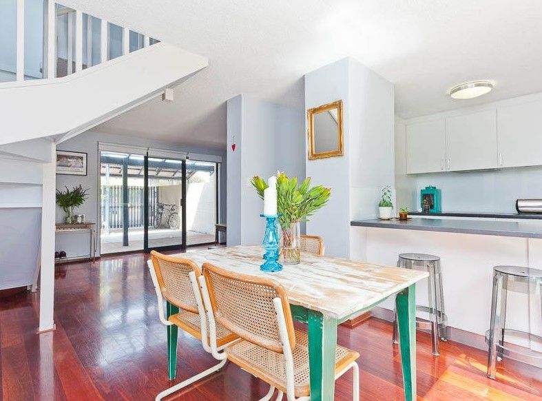 2 bedrooms Townhouse in 30 Namatjira Place LEEDERVILLE WA, 6007
