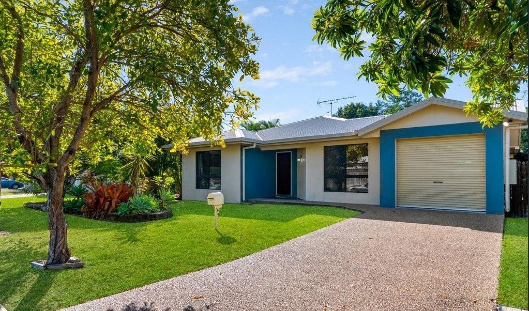 4 bedrooms House in 8 Santiago Court MOUNT LOUISA QLD, 4814