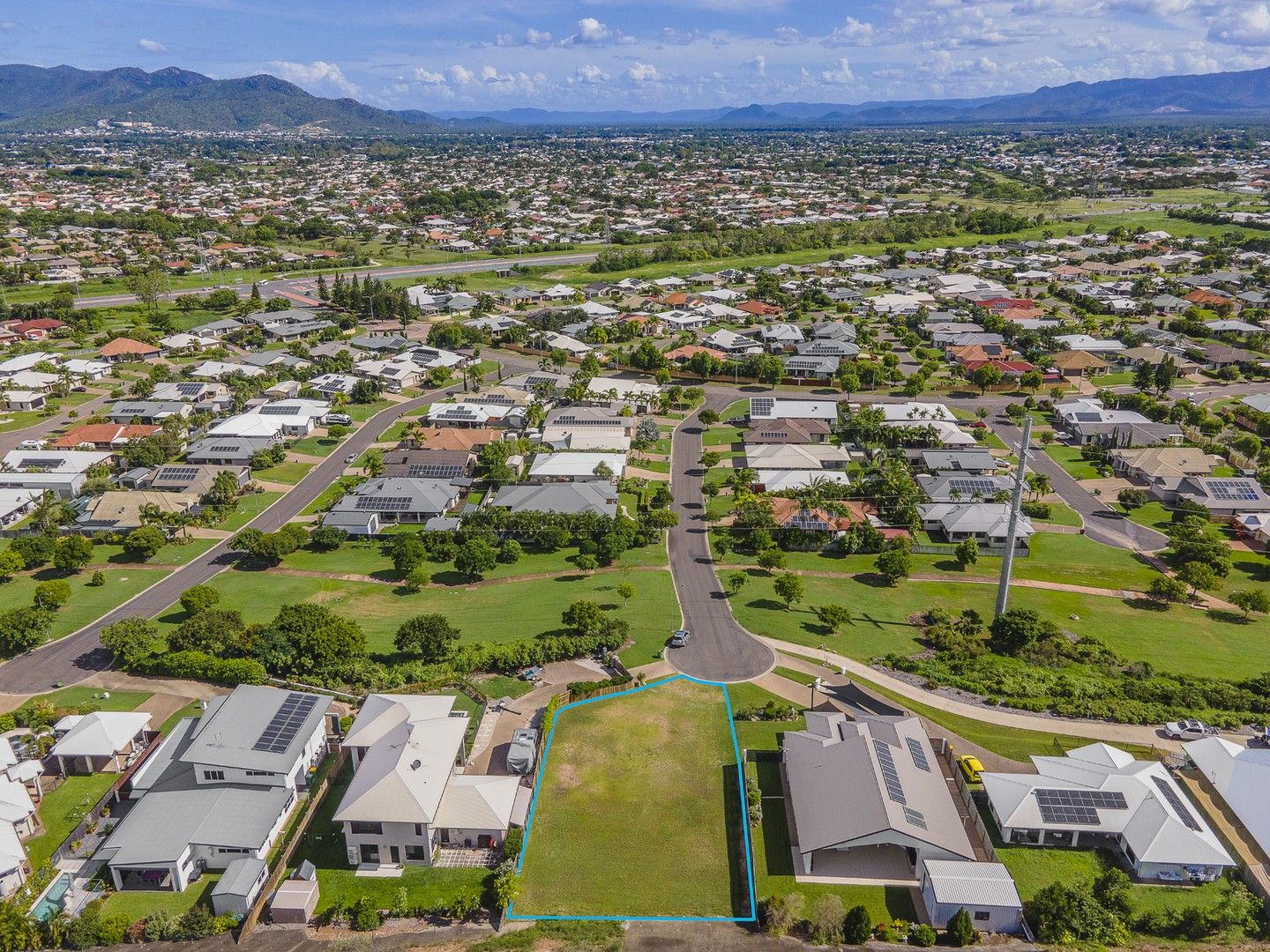 11 Blackbean Court, Mount Louisa QLD 4814, Image 0