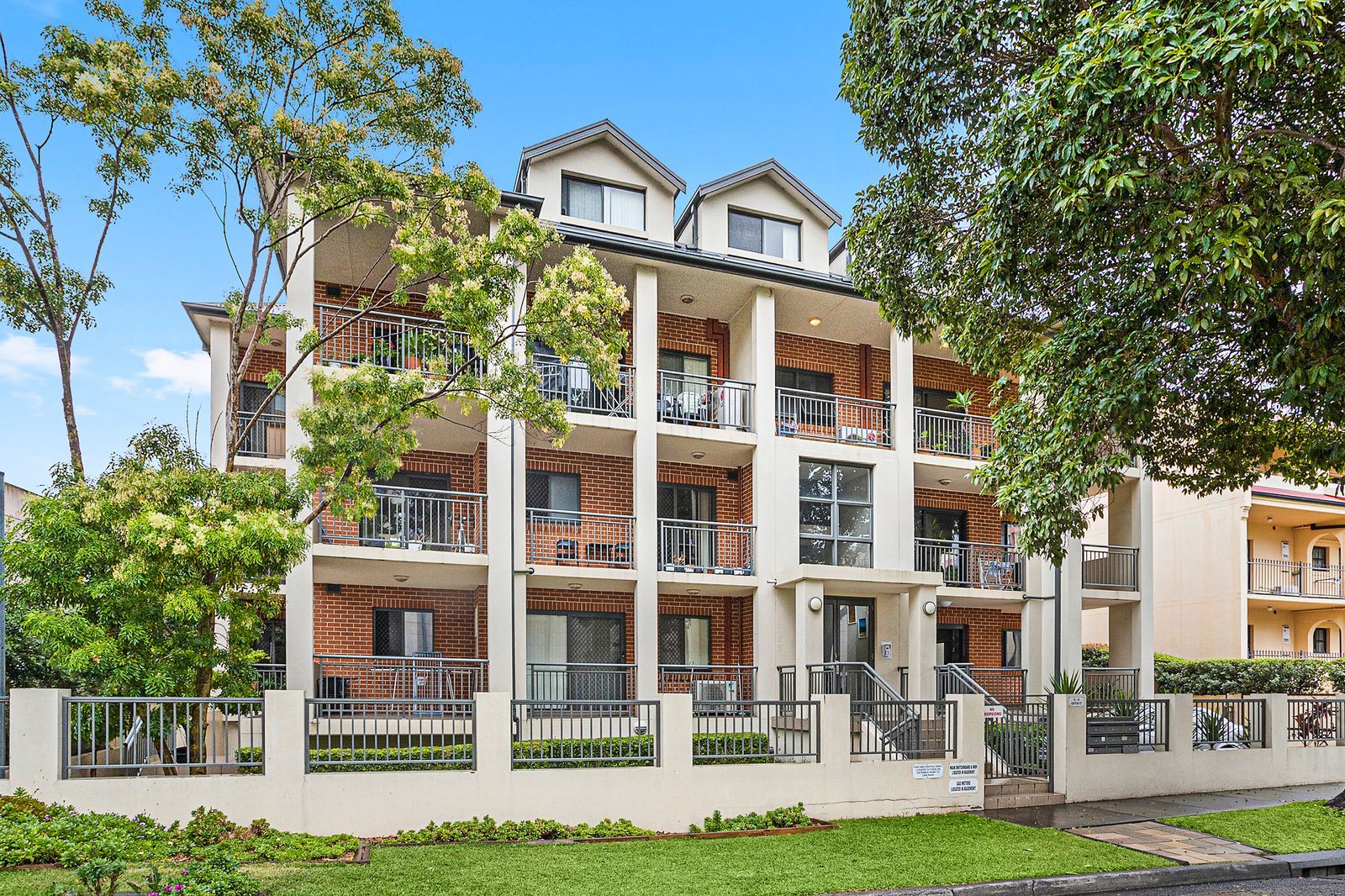 2 bedrooms Apartment / Unit / Flat in 1/13-15 Ashton Street ROCKDALE NSW, 2216