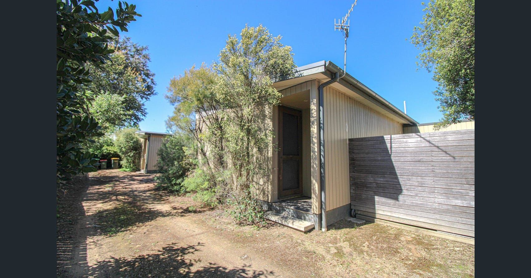 3 bedrooms Apartment / Unit / Flat in 2/22 Coronation Avenue BRAIDWOOD NSW, 2622