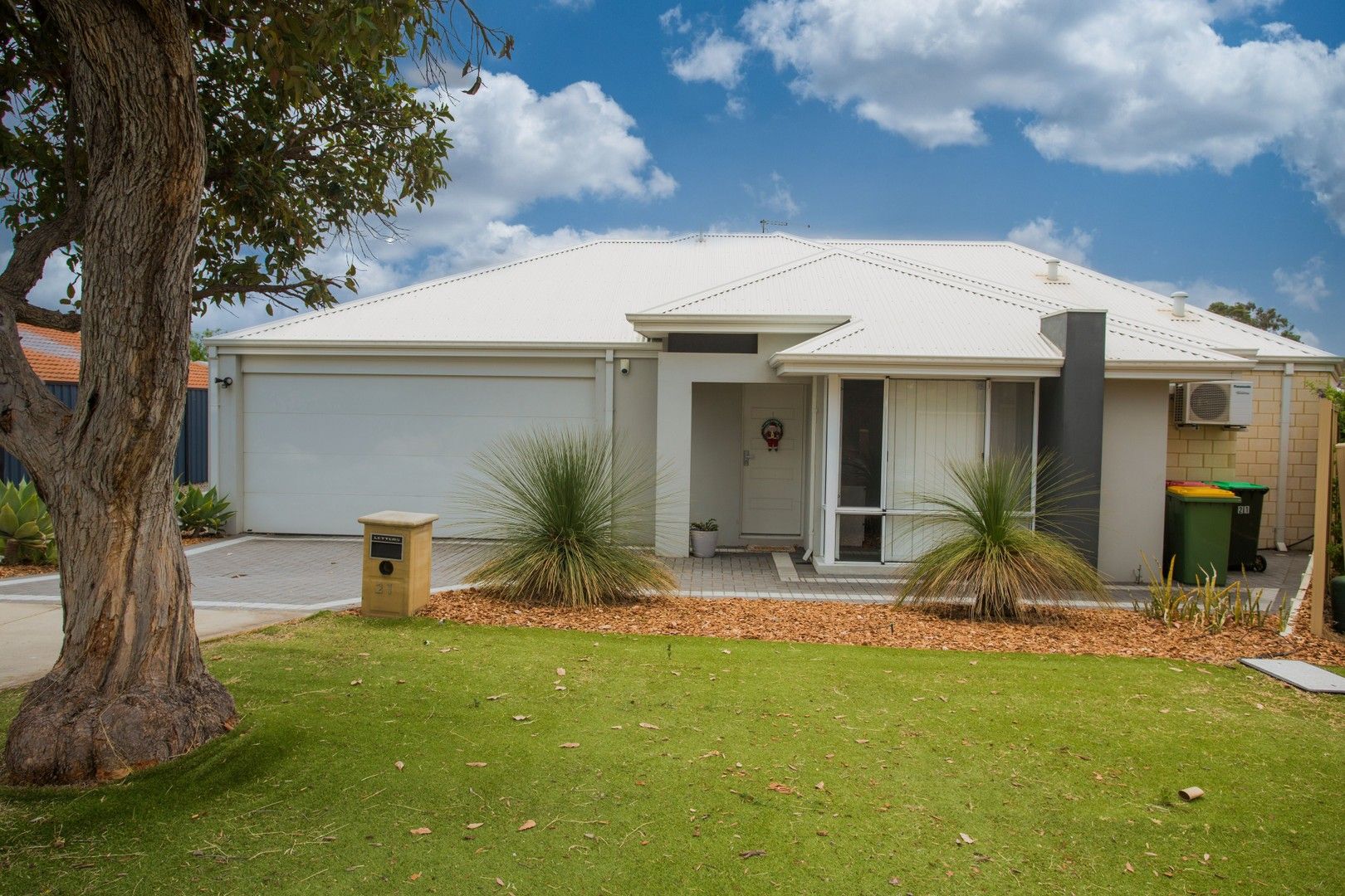 4 bedrooms House in 21 Gatton Way EMBLETON WA, 6062