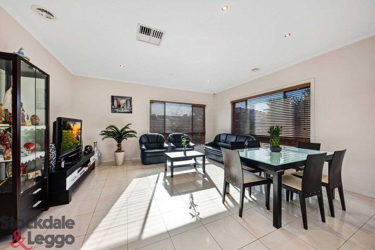 6 Vince Stella Close, Cairnlea VIC 3023, Image 2