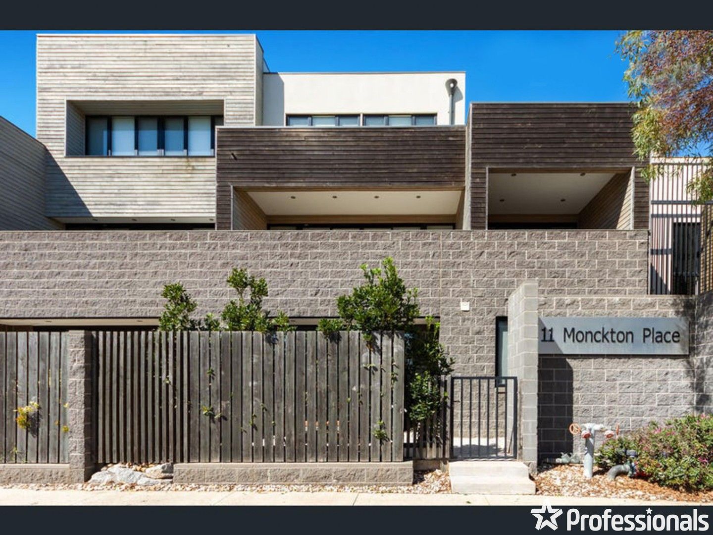 4/11 Monckton Place, Caroline Springs VIC 3023, Image 0