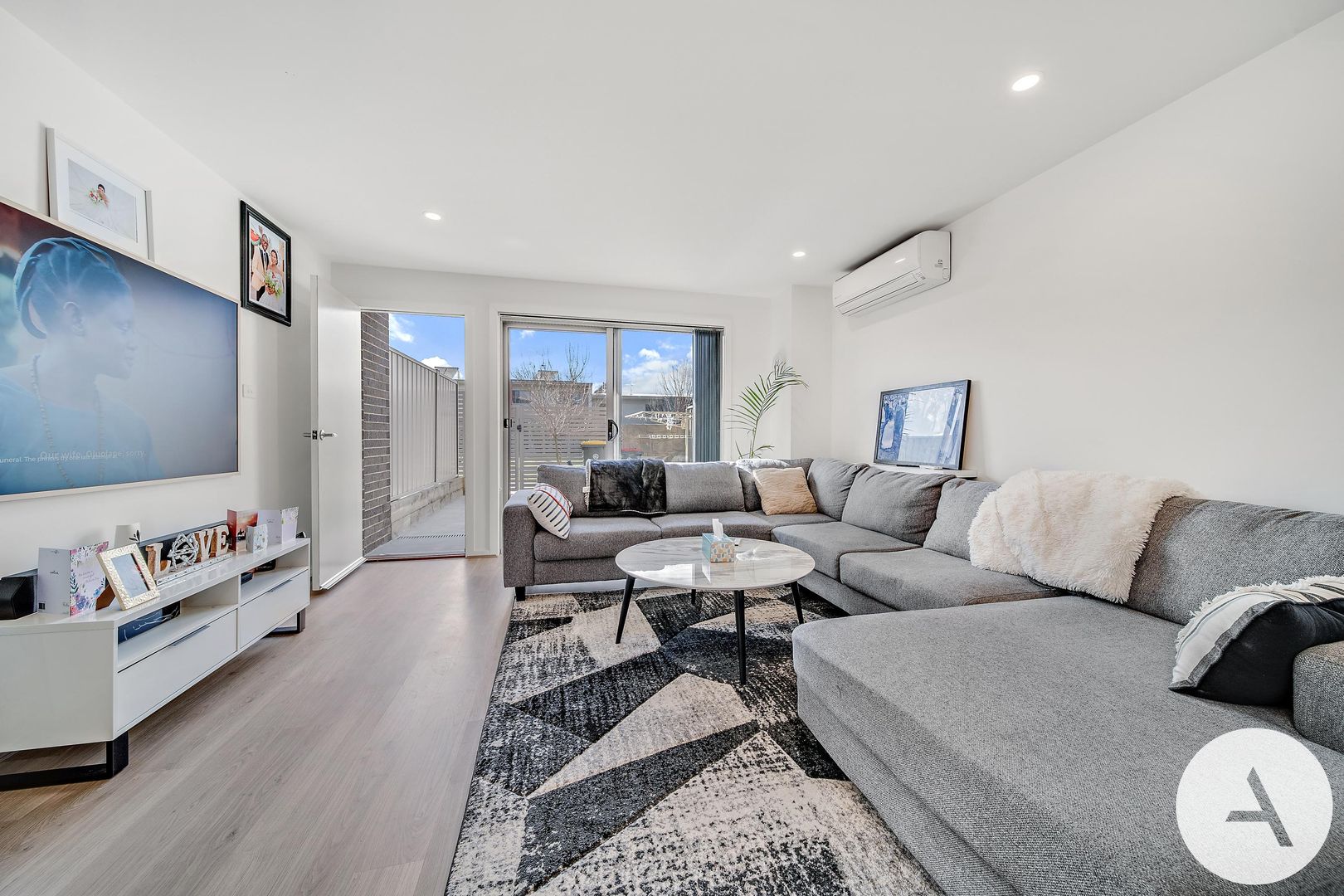 8/1 Taggart Terrace, Coombs ACT 2611, Image 2